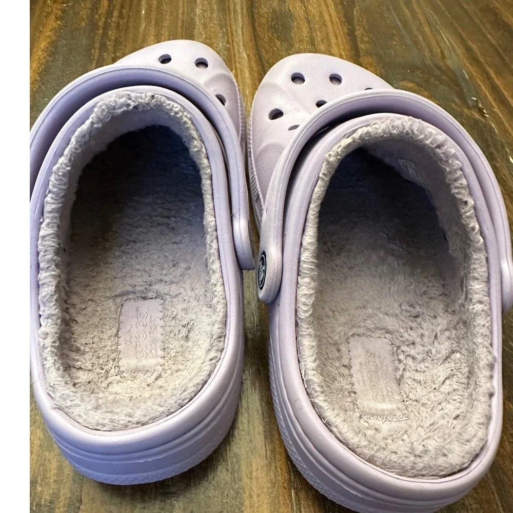 Crocs Classic Lined Clogs Lavender Light Purple Fuzzy Warm Woman's 6 Men‎ 4